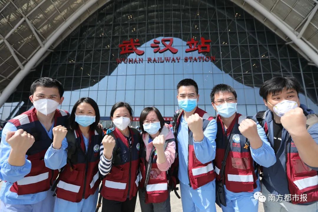 千名广东英雄今早回家！两首粤语歌震撼大合唱