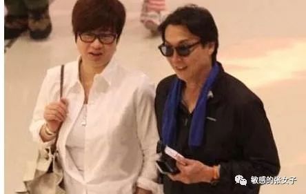 他曾是TVB最火男星，暗恋赵雅芝40年，娶小20岁空