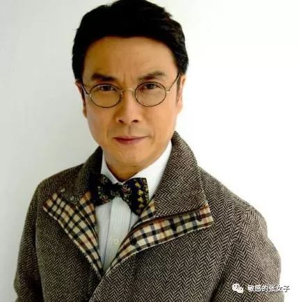 他曾是TVB最火男星，暗恋赵雅芝40年，娶小20岁空
