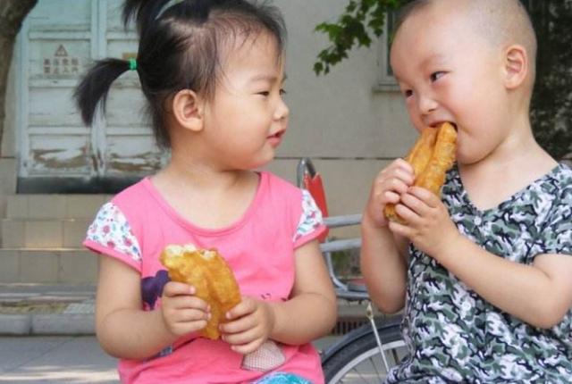 「小孩子」 3种水果最伤脾肺，儿科医生：哭闹家长也别买春分前后