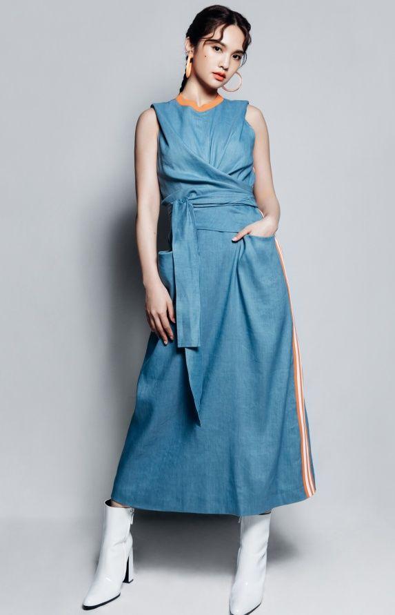 杨丞琳保养真好，身穿蓝色连衣裙尽显曼妙曲线，一点都不像36岁_身材