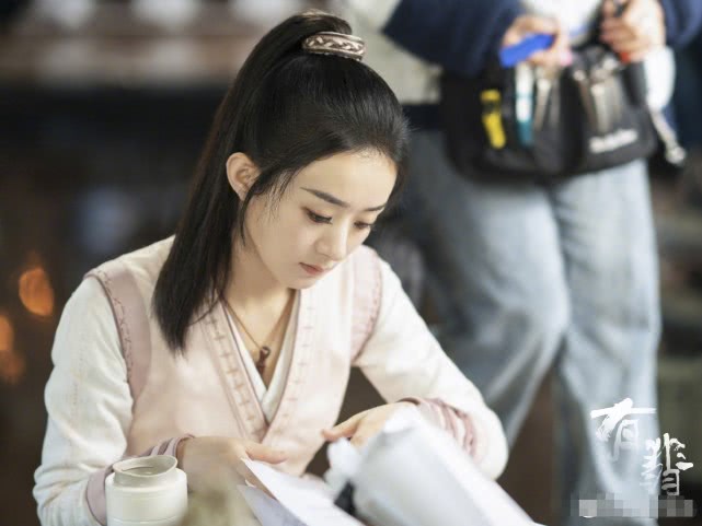 赵丽颖周翡剧照曝出，侧脸神颜太美，与王一博