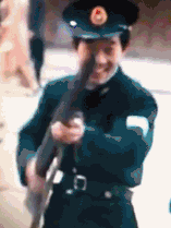搞笑动图GIF :电视剧里的穿帮镜头，警察都笑了 _段子