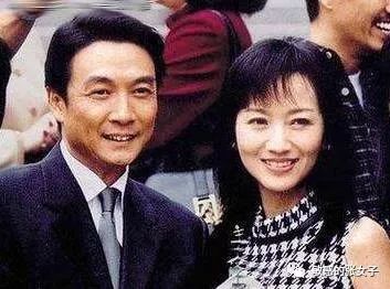 他曾是TVB最火男星，暗恋赵雅芝40年，娶小20岁空