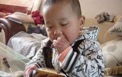 「孩子」孩子哭闹家长也别给吃,积食伤脾胃儿科医生点名的3种零食