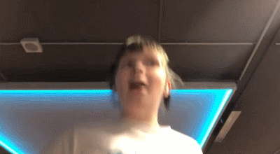 女生跑步减肥,每天2公里,坚持跑1个月,看身材变化