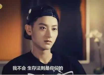 偶像不想在镜头前撑人设，开始被骂很惨，后来