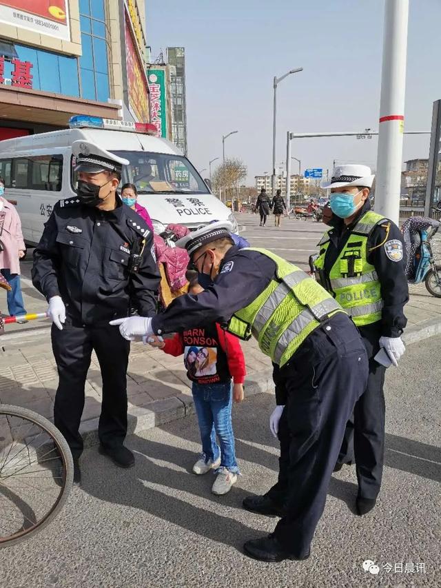 感动就在您身边人民警察守护着我们每一个人