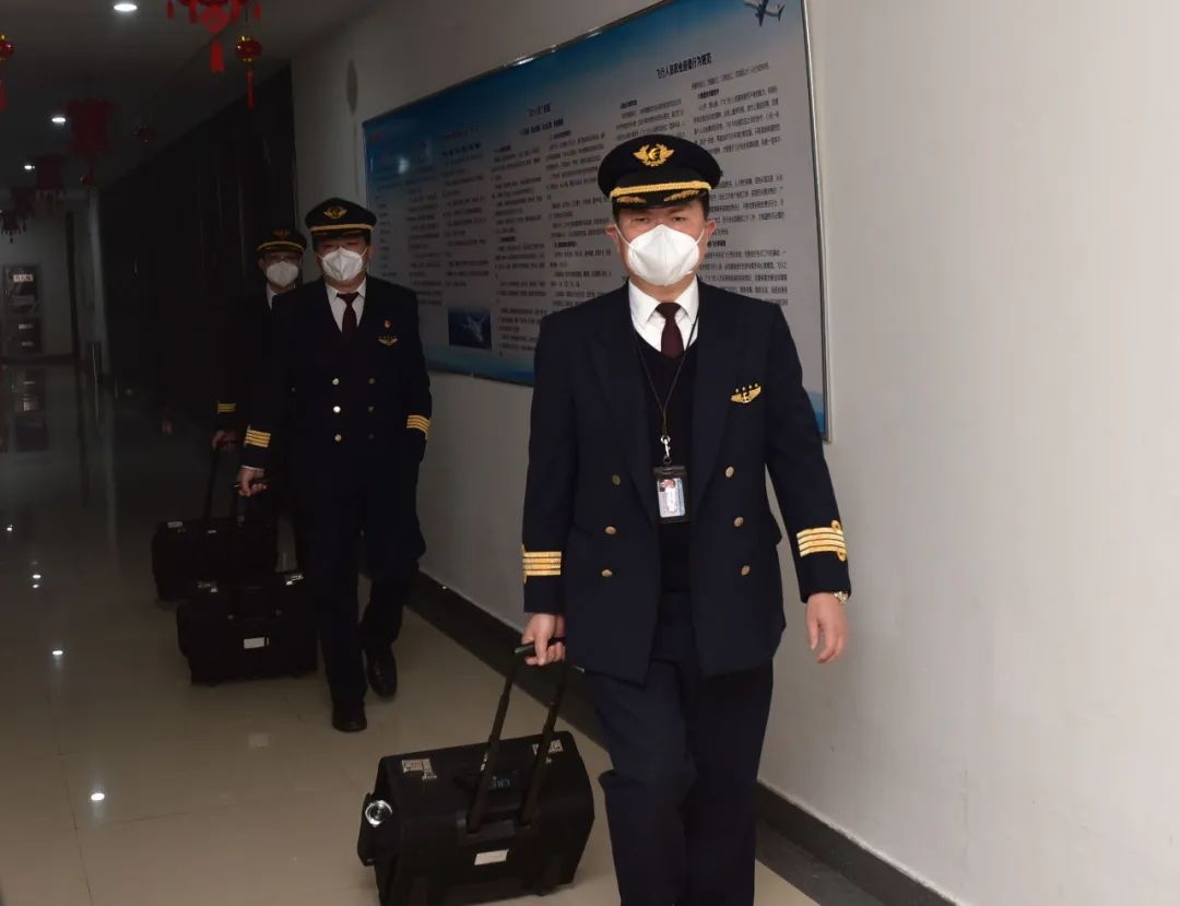 从一粒种子到参天大树 ——东航五星机长顾湘荷深情告别蓝天