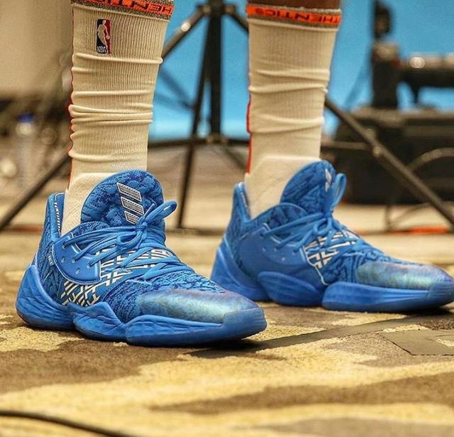 nba球员上脚哈登4代超多配色他还穿锐步球鞋缅怀科比