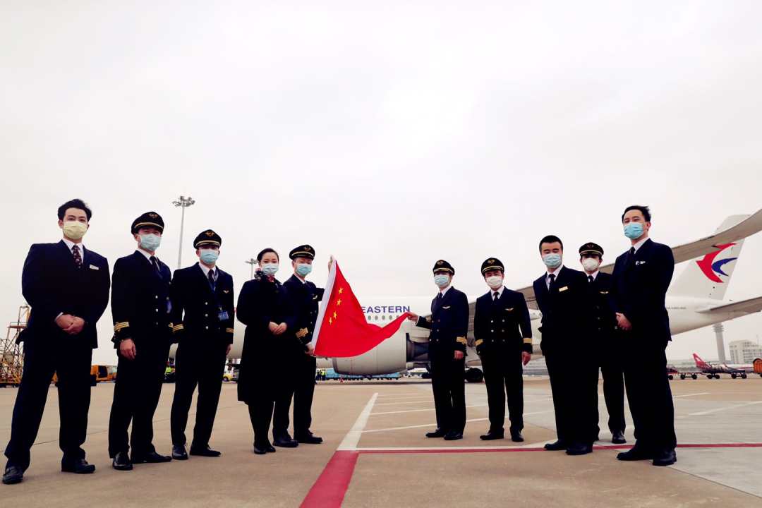 9名乘客配了6个飞行员,东航这趟航班为何“超豪