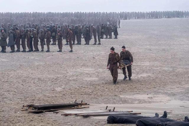 调动军队拍的10部战争大片，《黑鹰行动》写实，《兄弟连》宏大