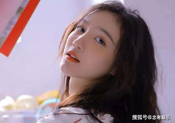 大闹火车站的演员刘露，出演过的新剧被AI换脸，