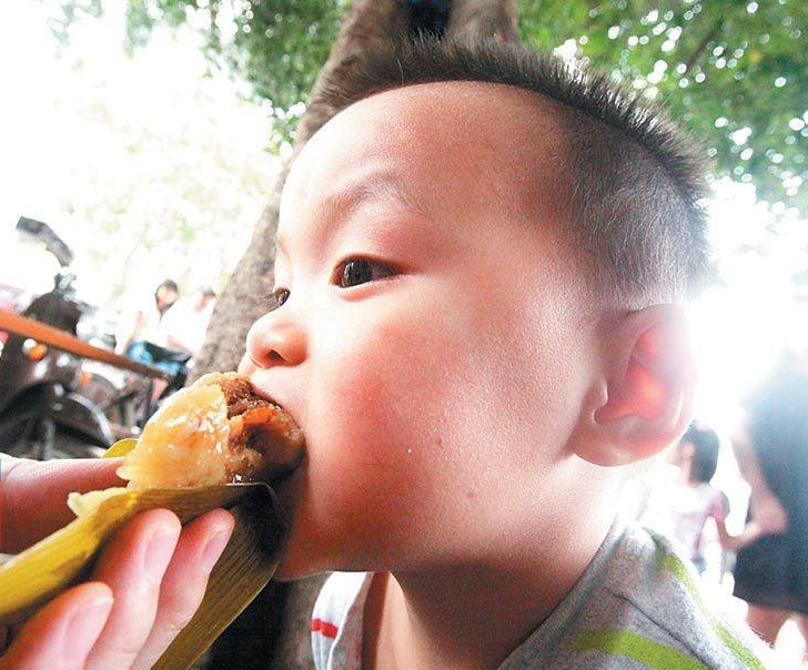 『孩子』3种食物宁可饿着也别吃，不然咳嗽脾虚，还难发育孩子睡前