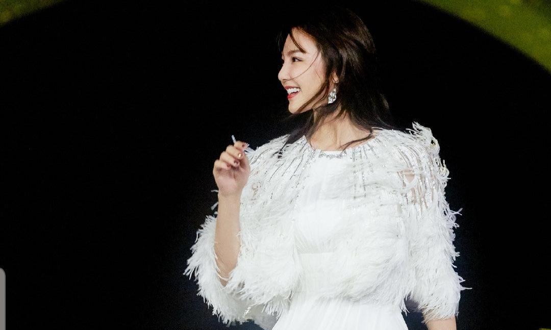 综艺明星谈感情观 f30dffcd82434bda994bf2f457d3fec3.jpeg