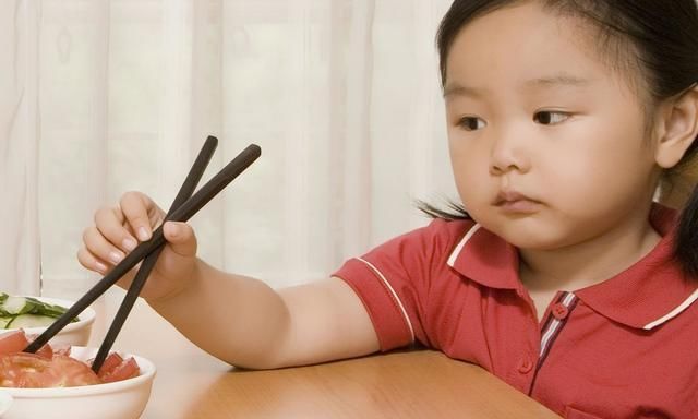 「孩子」孩子哭闹家长也别给吃,积食伤脾胃儿科医生点名的3种零食