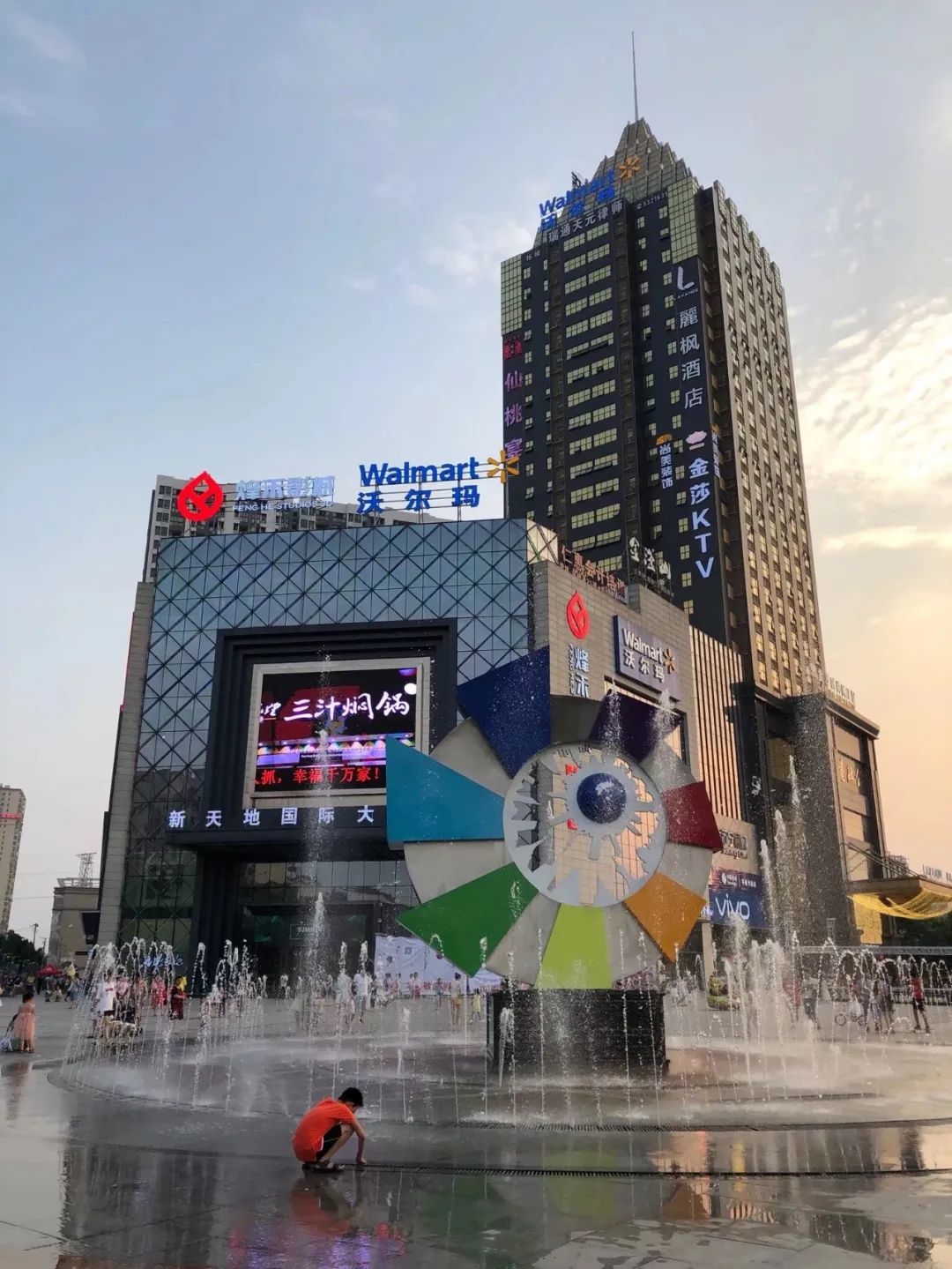 2,武商仙桃购物中心1