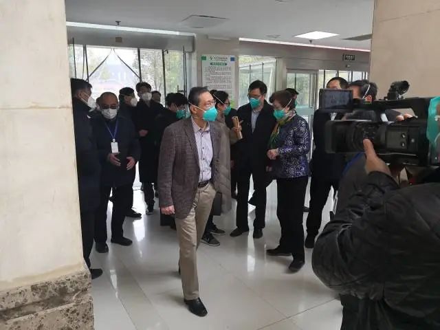 钟南山无座车票曝光,背后故事令人感动