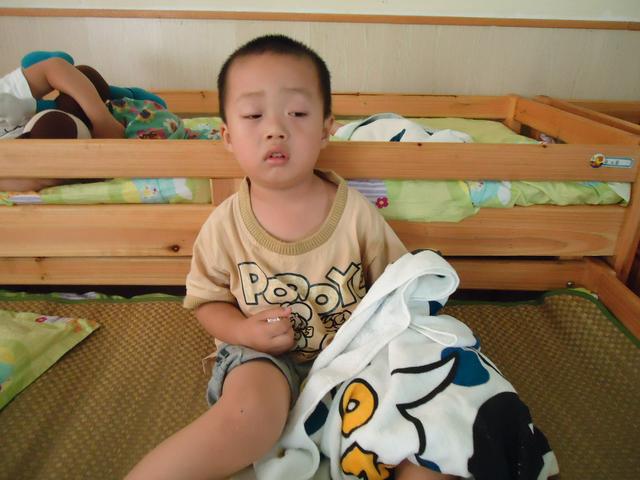 「脾胃」总干3件事,是脾胃太虚了,医生:3招助娃消积健脾孩子睡觉时