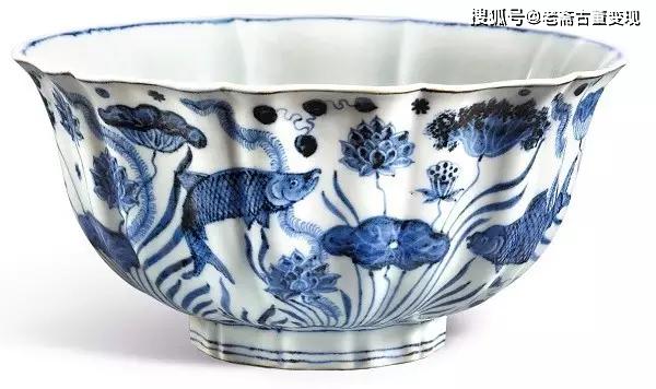 拍出2.29亿的明宣德青花鱼藻纹十棱菱口大碗_搜狐网