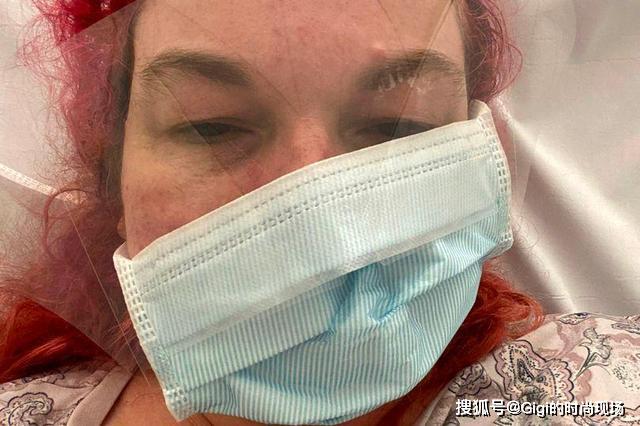 『曼迪·查尔顿』称呼吸像吞玻璃，身上似火在烧英国46岁单身妈妈感染病毒