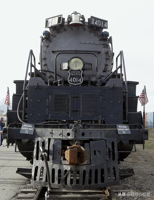 1/ 12 美国"4014号"大男孩型蒸汽机车剪影,世界上最大的蒸汽机车之一
