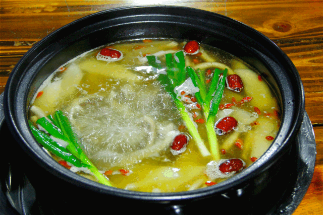 点赞!餐饮业复工在即,修水这家餐厅倒掉了数万元食材!