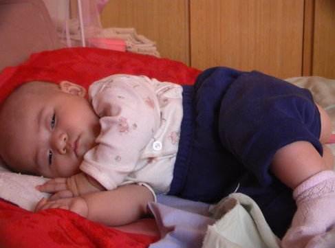 「脾胃」总干3件事,是脾胃太虚了,医生:3招助娃消积健脾孩子睡觉时