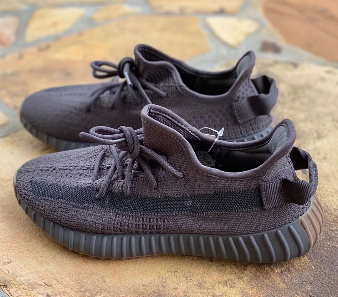 yeezy350黑生胶今日发售,马尼亚为你整合发售网站!