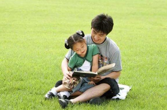 「死活」医院也查不出原因，奶奶道出真相2岁儿子死活不愿洗澡