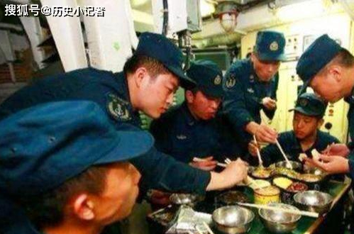 所以,大多数国家给潜艇兵配备的伙食都非常好,希望以美味的饭菜来缓解