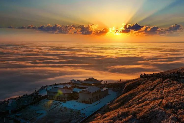 百幅美图刷屏带你走进绝美武功山