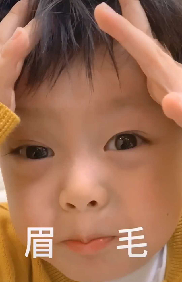 #孟鹤堂#儿子愤怒反驳,网友:看开点,学学人家孟鹤堂妈妈吐槽儿子没眉毛