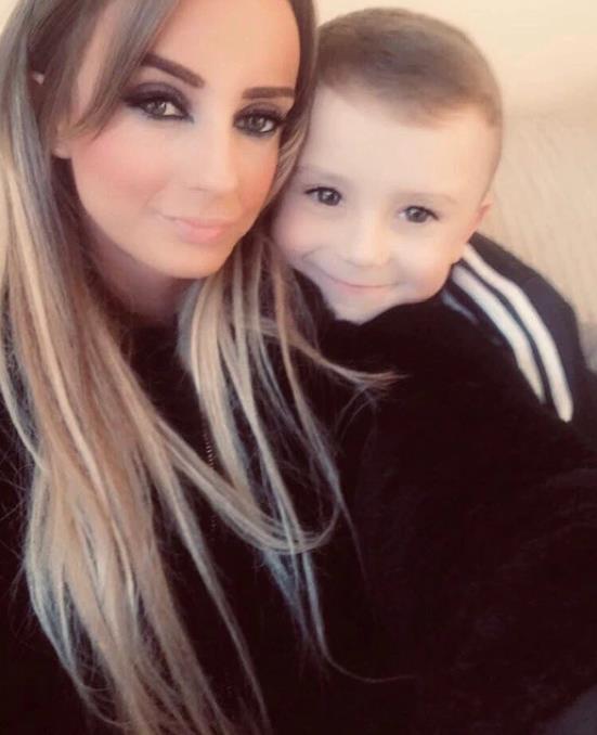 「魔鬼」呼吸时胸部痛，咳嗽时吐三次英国妈妈确诊后说就像身体住进魔鬼