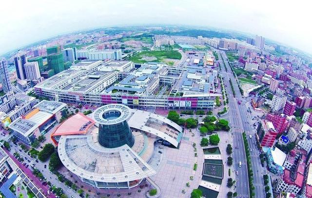 原创中国地产界隐形巨富：10年前靠炒楼赚4.9个亿，今坐拥千亿资产