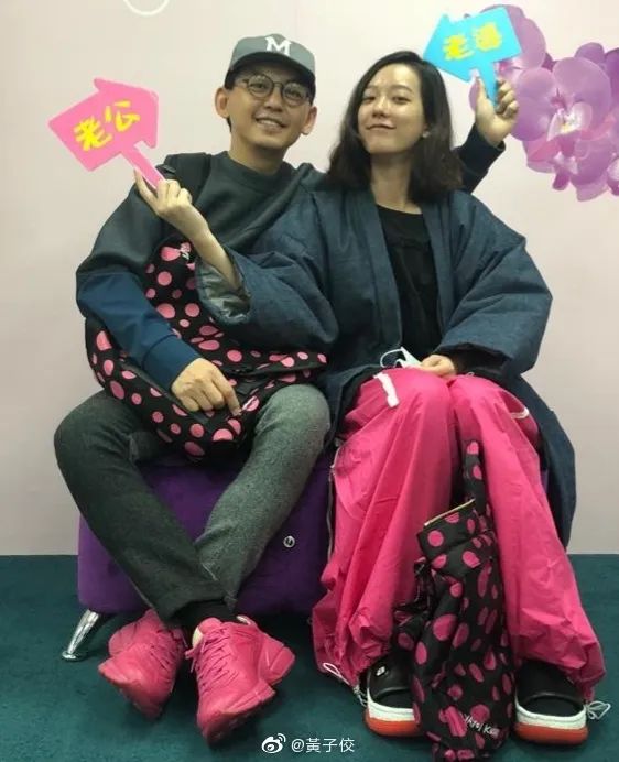 48岁黄子佼与娇妻吃火锅不急造人，孟耿如大口吃