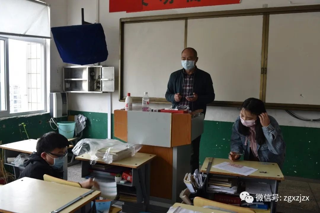 【校园资讯】停课不停学:秭归县职教中心为学生"找"书