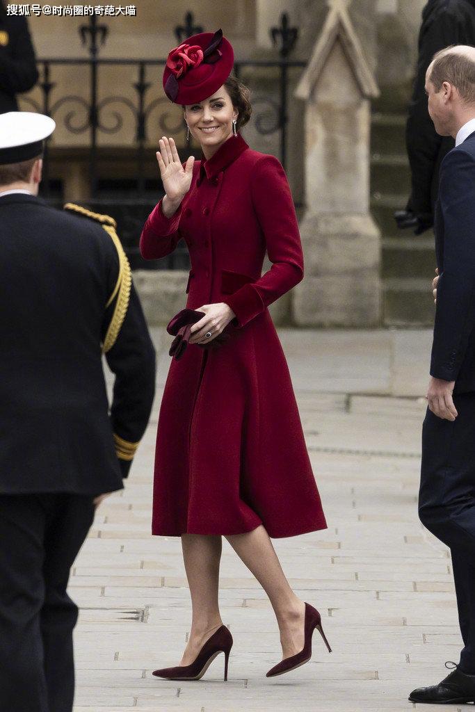 凯特王妃穿衣新风格好评！平价西装穿出女王范，显瘦显高很日常_套装