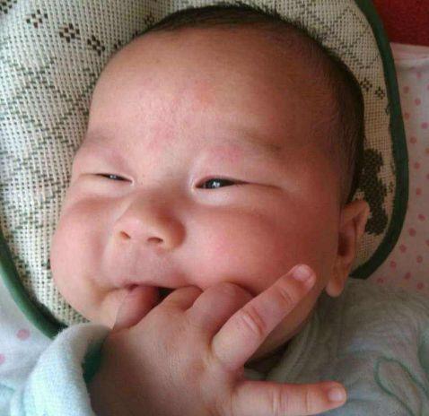 婴儿吃手是表示饿了吗 479ebd6fb70d43f9b3376e6b8b76f638.jpeg