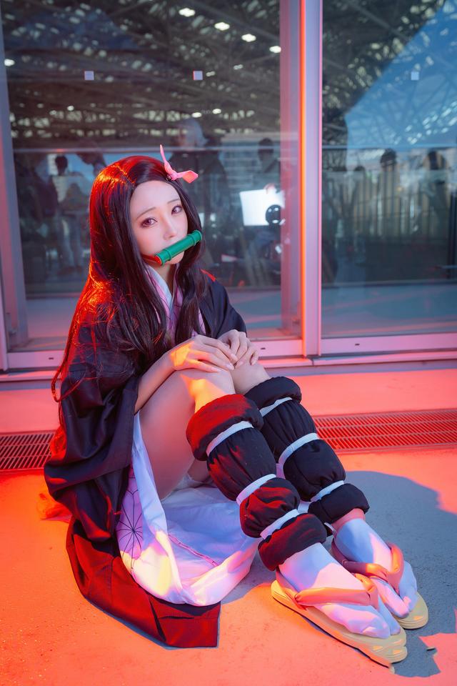 今天给大家带来的cosplay作品扮演的角色是来自于日本目前很热门的