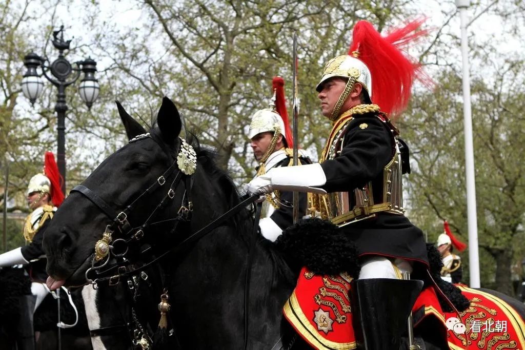 日不落帝国的残光余影英国胸甲骑兵阅兵剪影