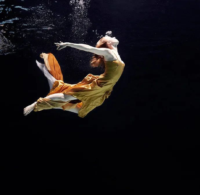 摄影| 水中舞者绽放最美的瞬间