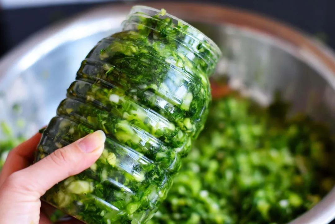 干菜■竟站在缸上...?要火！诸暨一宝宝