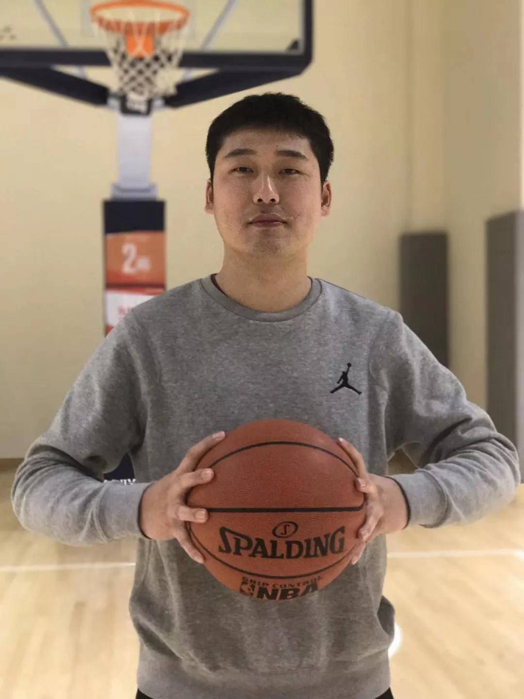 所有中,外籍教练均拥有丰富的篮球教学经验,专注于适合中国青少年的
