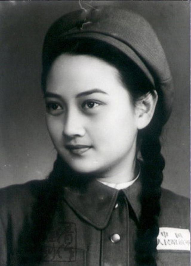 她曾担任八一厂演员剧团指导员.