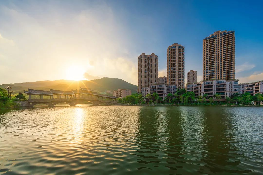 拥山揽湖,双重美好丨聚龙小镇东篱精装房,春季焕新上市