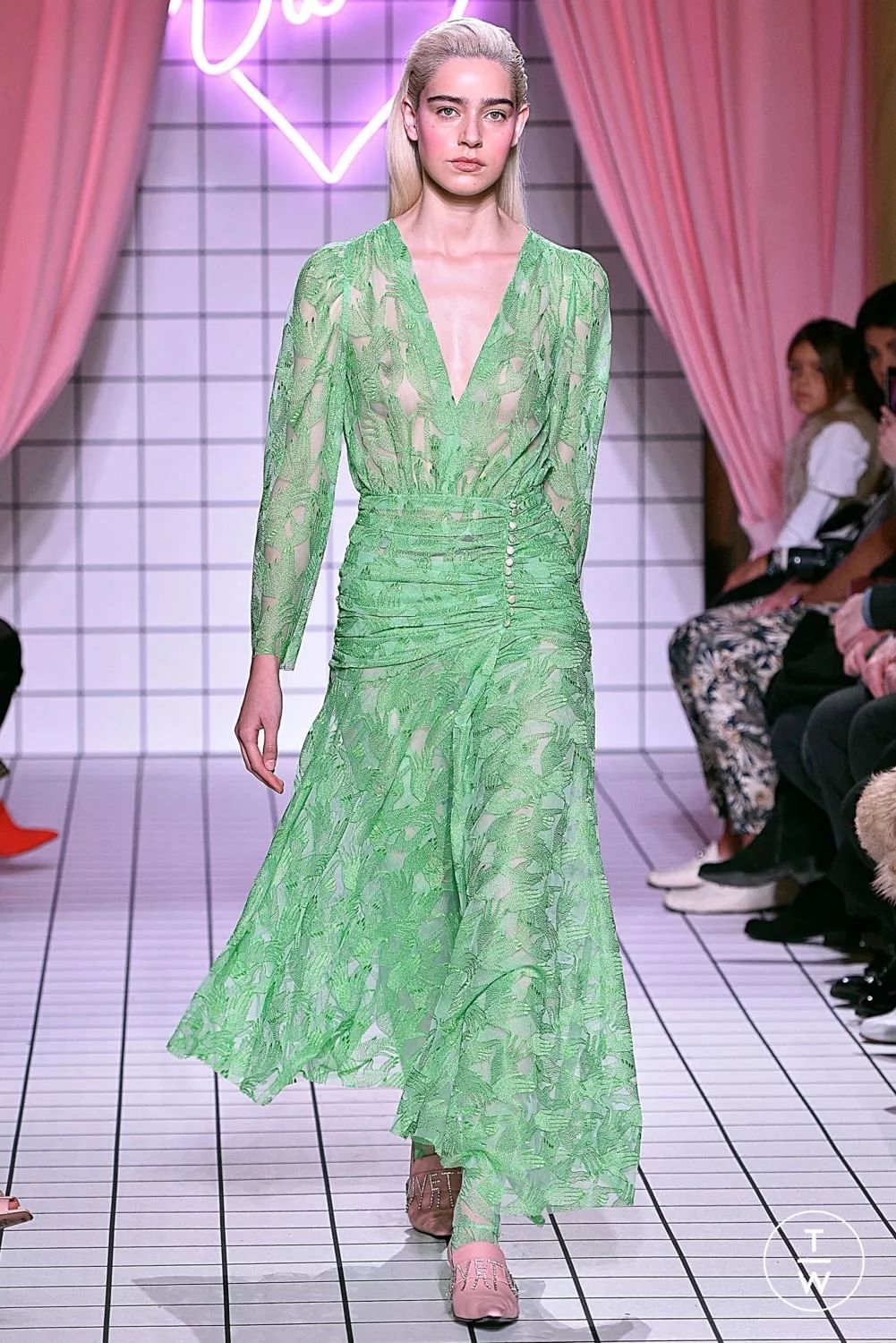 2021春夏面料流行趋势,2021春夏流行面料 服装商家-服装设计师一定不能够错过的2021春夏面料趋势分析!