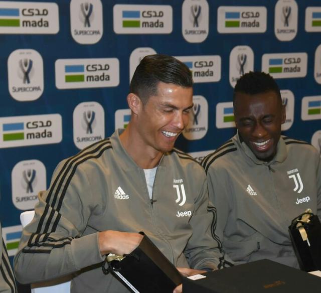 『羅布』噩耗傳來！25歲尤文球星和女友均確診，C羅布馮陷入危險，凌晨2點