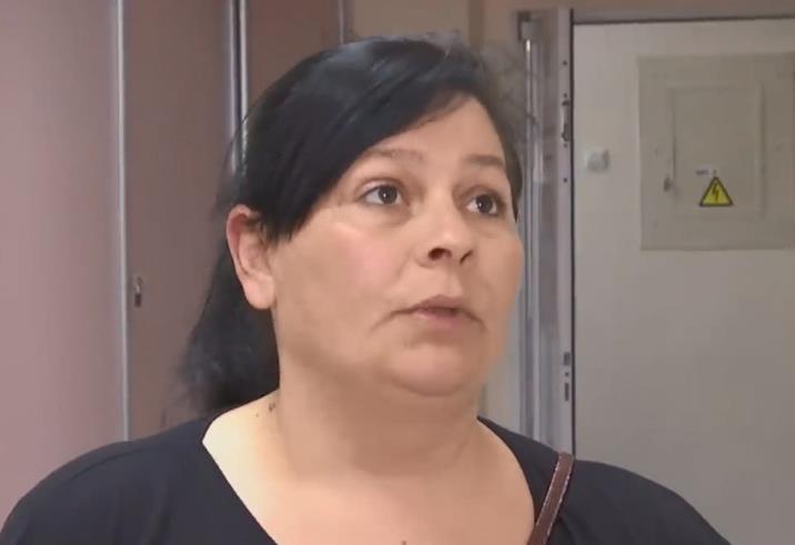 沸水■却跌进一桶沸水中，糊涂妈妈后悔不已11个月大婴儿准备洗澡