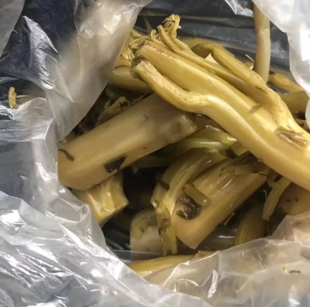 干菜■竟站在缸上...?要火！诸暨一宝宝